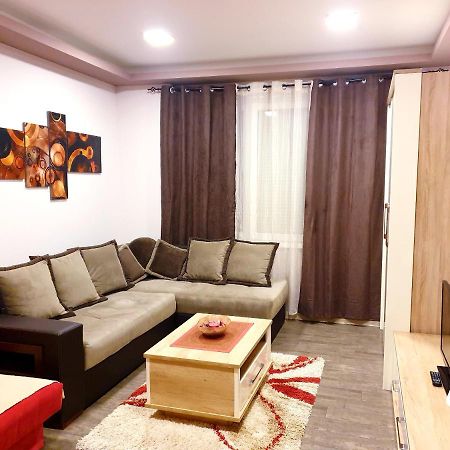Ceca Apartman Ni Exteriér fotografie