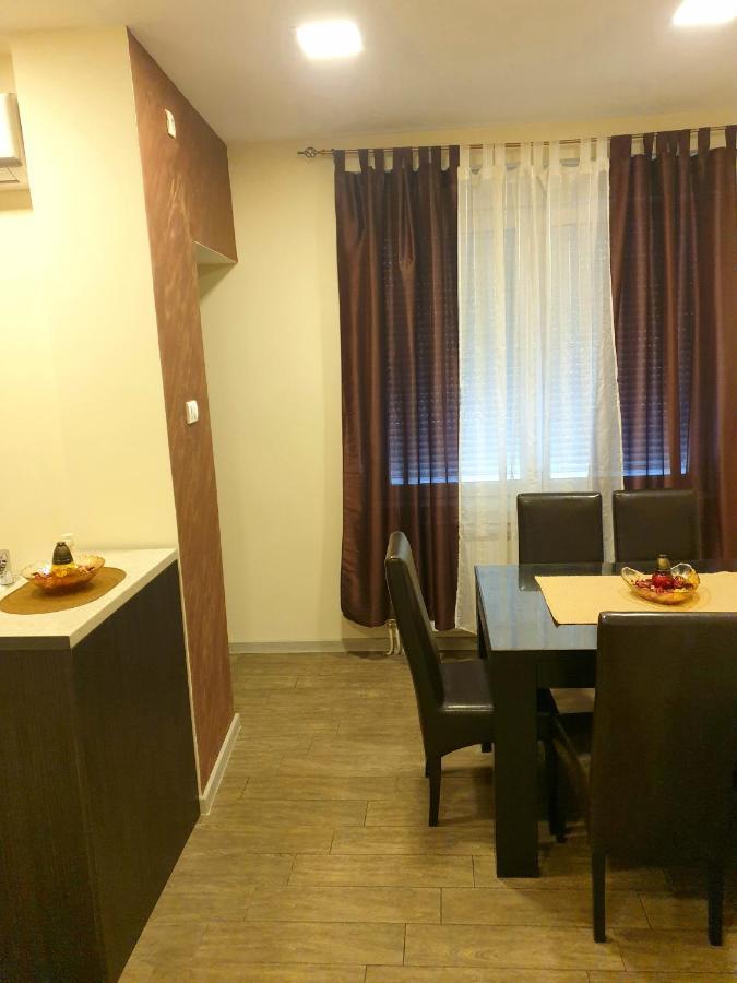 Ceca Apartman Ni Exteriér fotografie