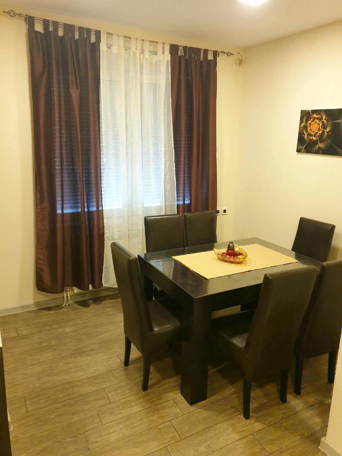 Ceca Apartman Ni Exteriér fotografie