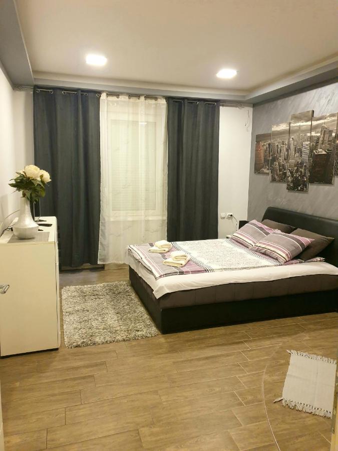 Ceca Apartman Ni Exteriér fotografie
