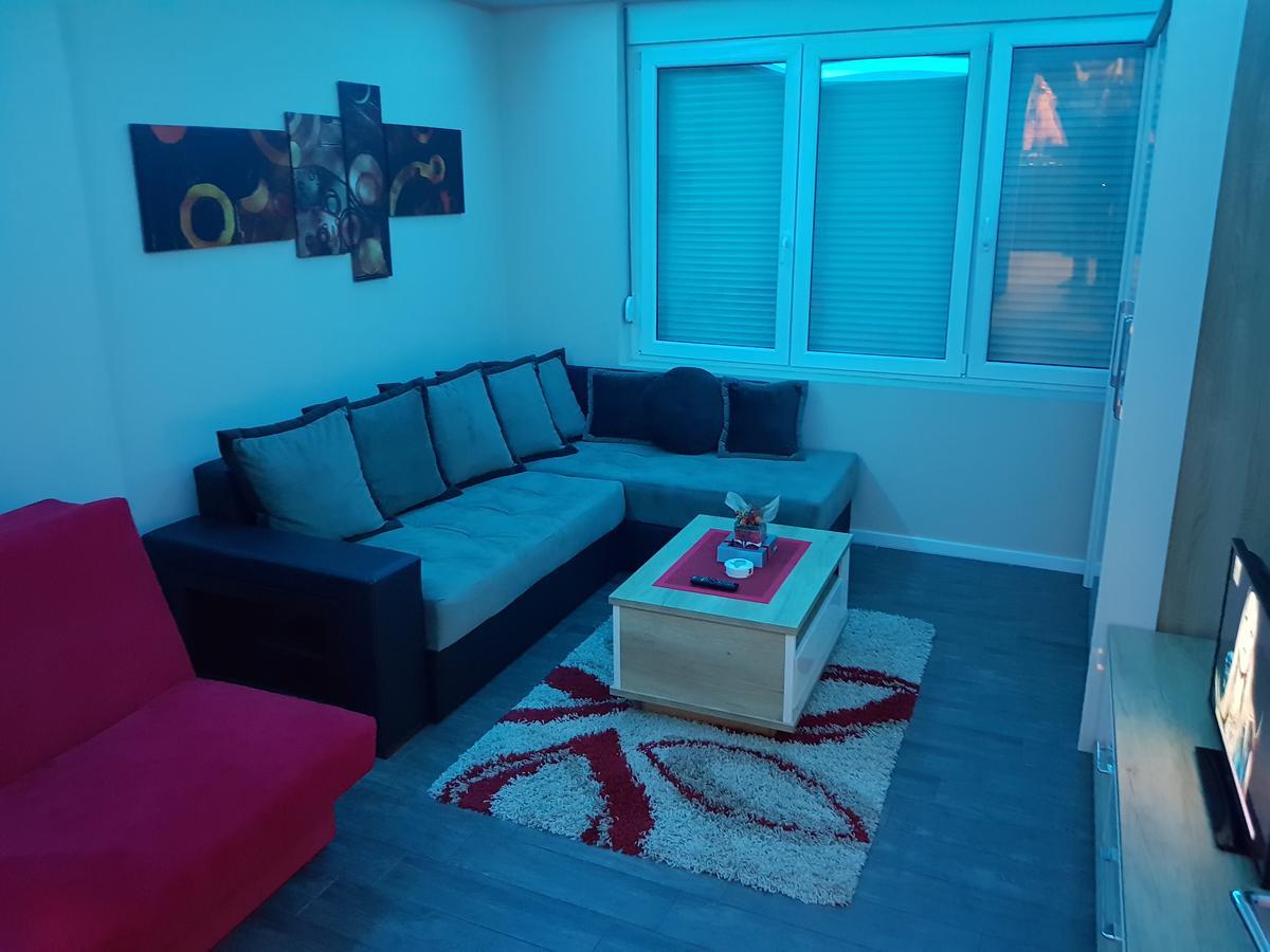 Ceca Apartman Ni Exteriér fotografie