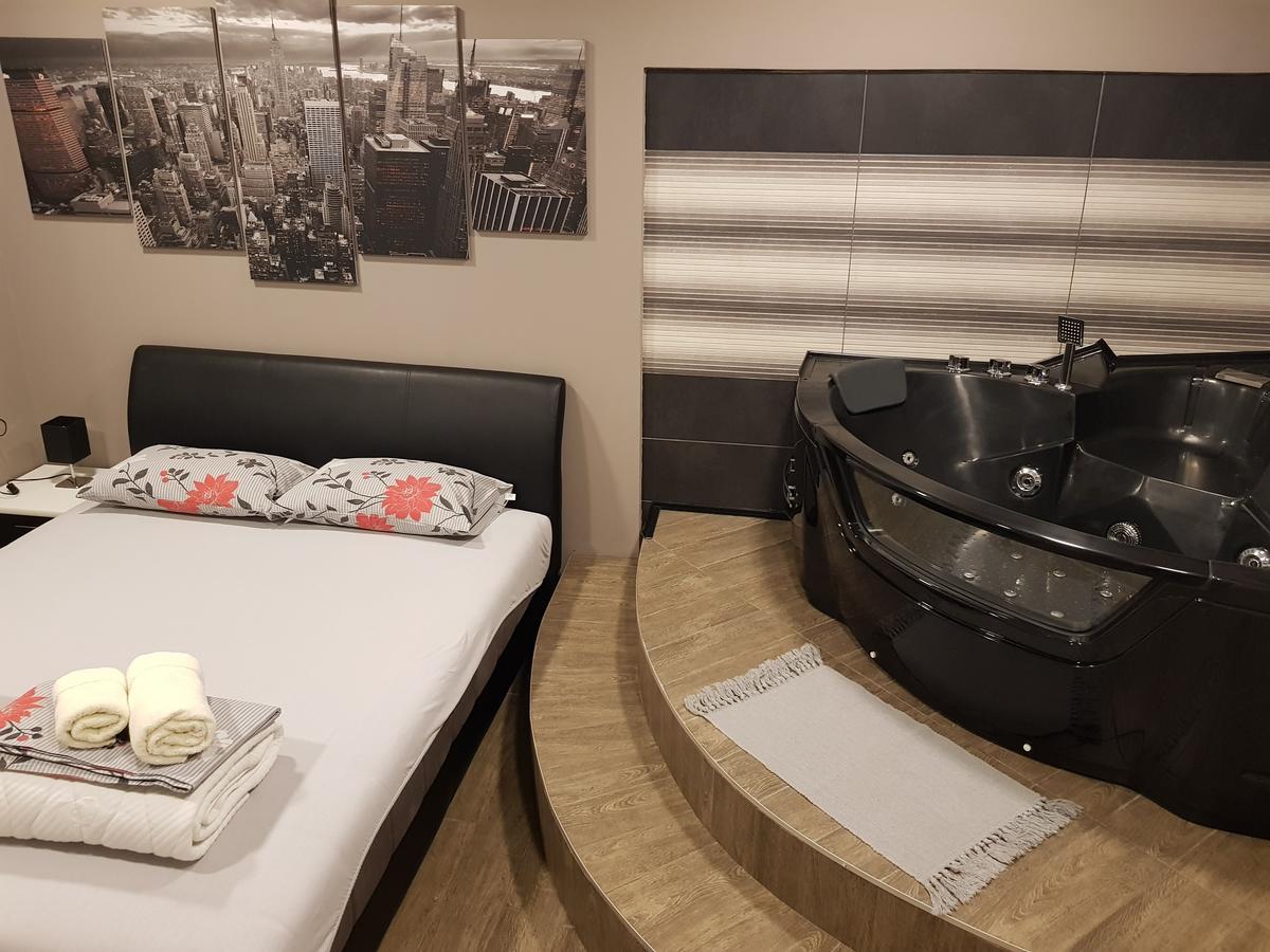 Ceca Apartman Ni Exteriér fotografie