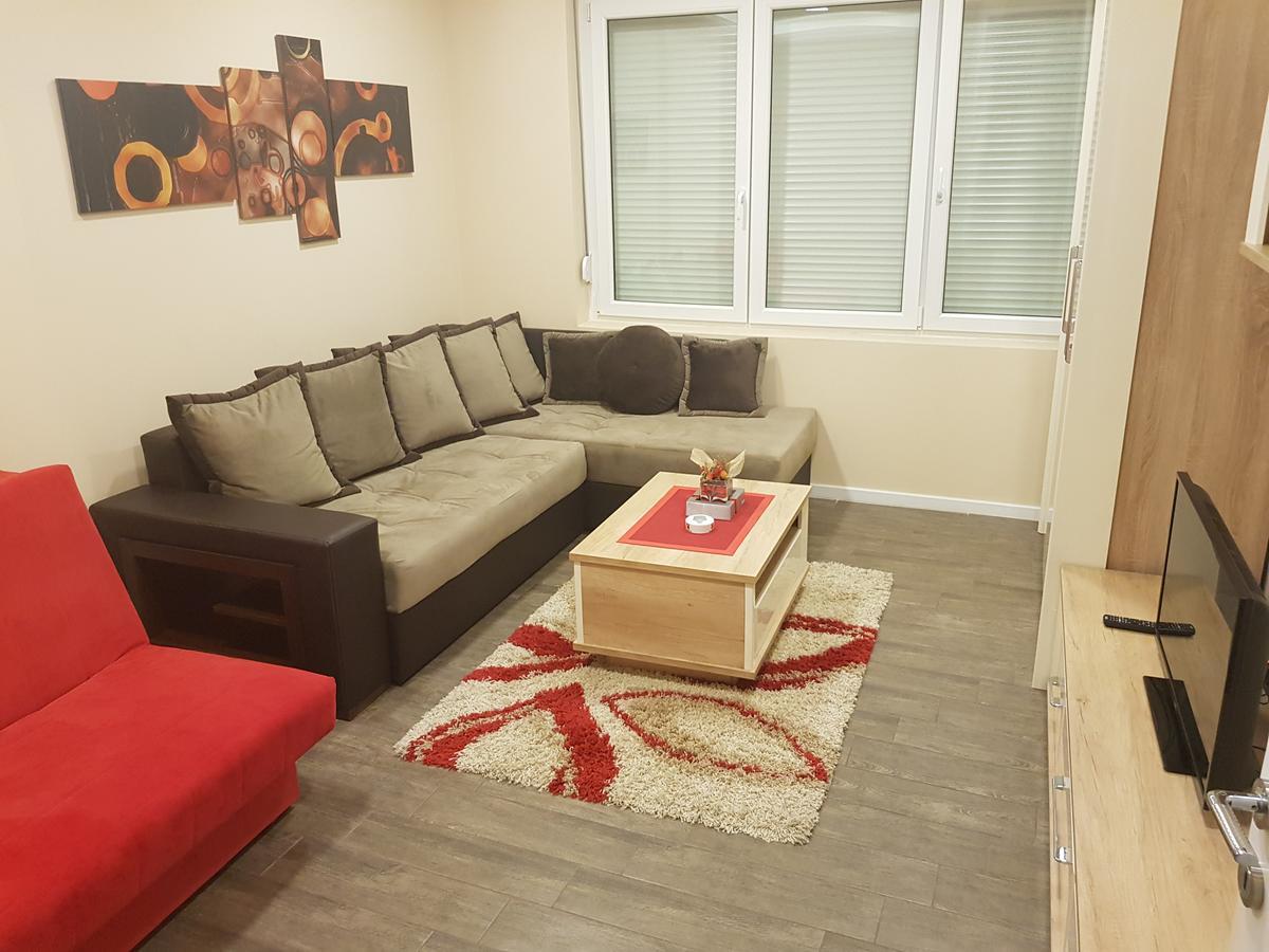 Ceca Apartman Ni Exteriér fotografie