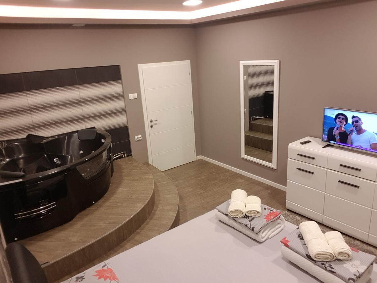 Ceca Apartman Ni Exteriér fotografie