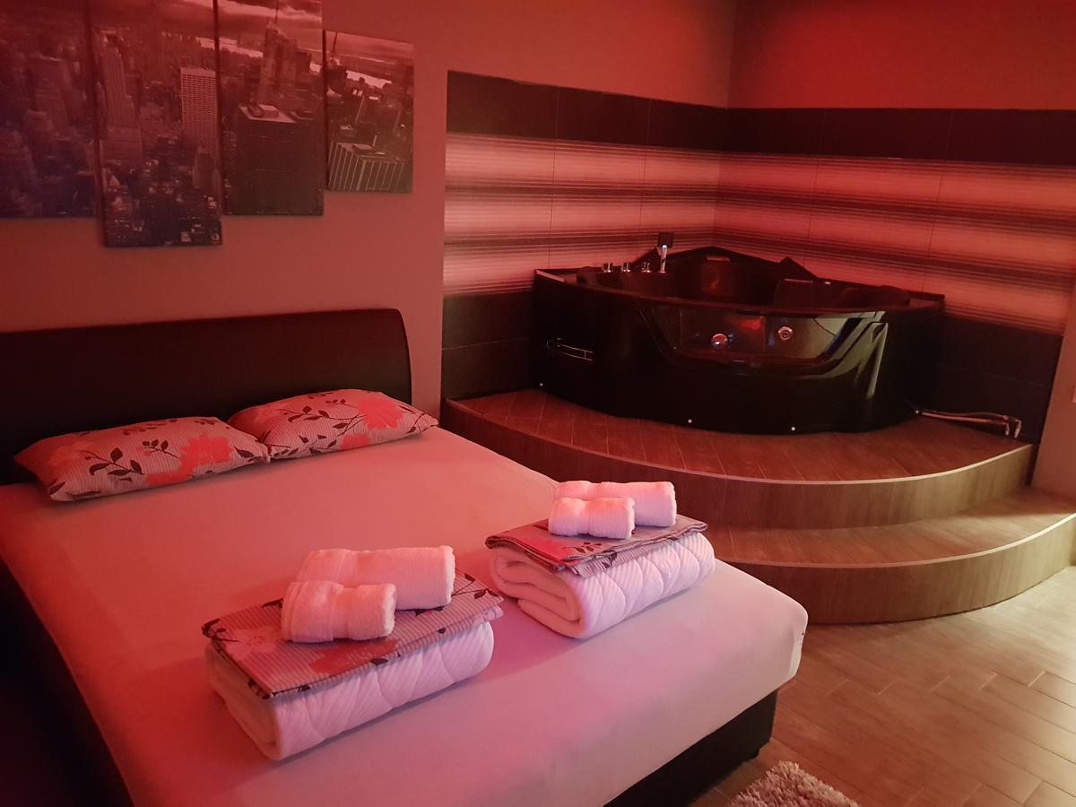 Ceca Apartman Ni Exteriér fotografie