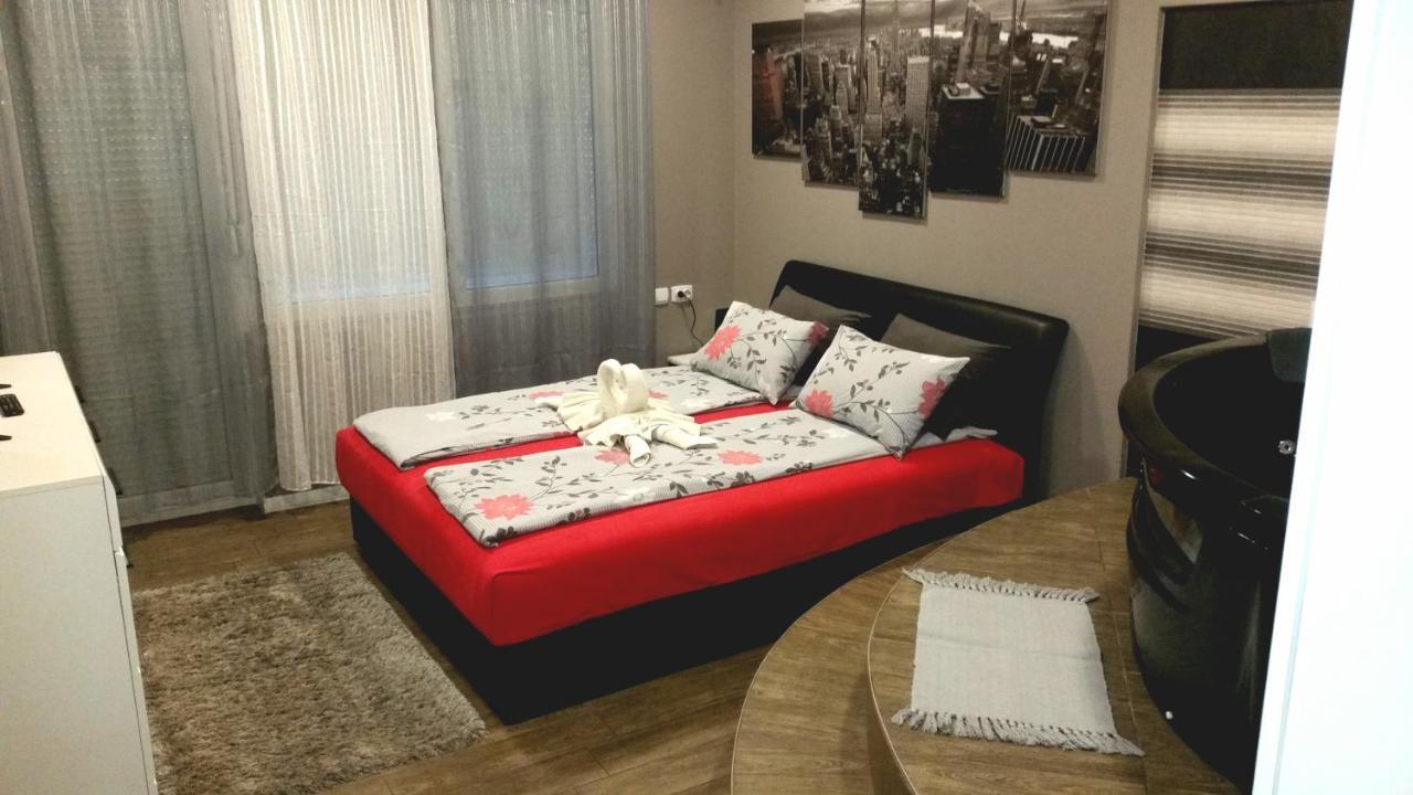 Ceca Apartman Ni Exteriér fotografie