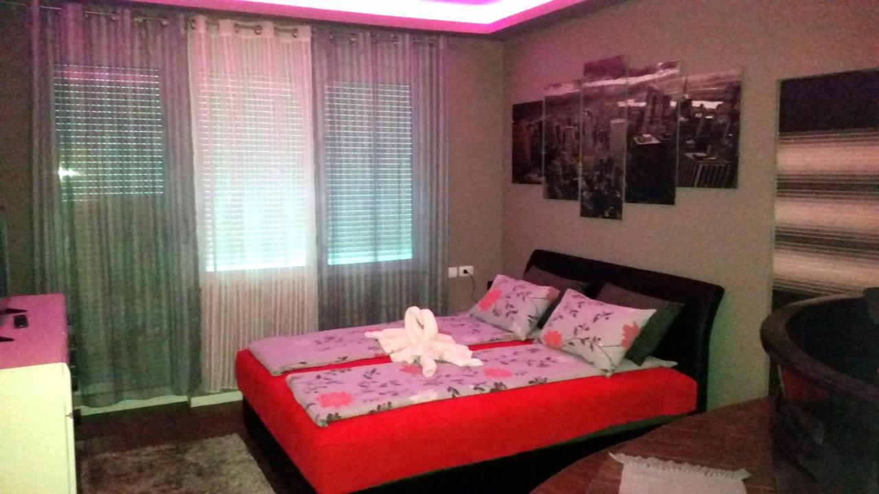 Ceca Apartman Ni Exteriér fotografie