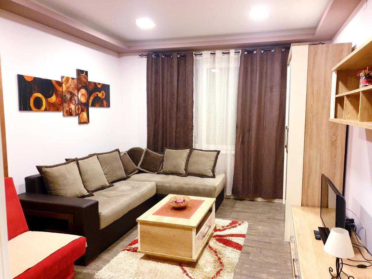 Ceca Apartman Ni Exteriér fotografie