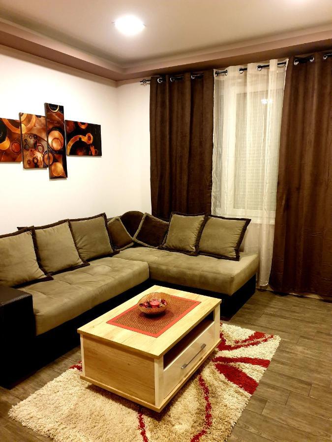 Ceca Apartman Ni Exteriér fotografie