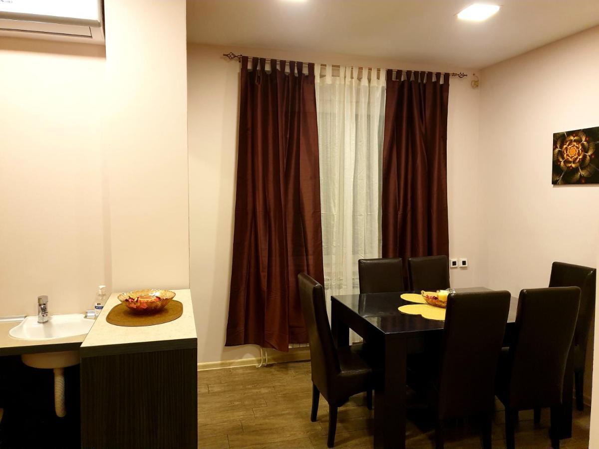 Ceca Apartman Ni Exteriér fotografie