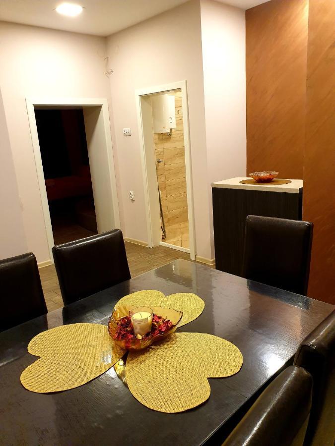 Ceca Apartman Ni Exteriér fotografie